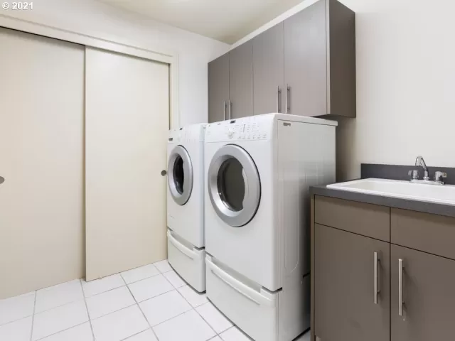 MLS: 21621722 Condo For Sale