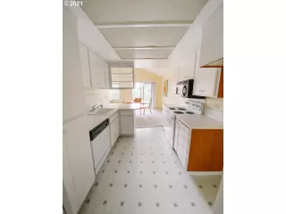 Photo #3: 21621981 Listing