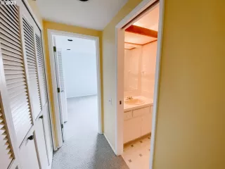 Photo #5: 21621981 Listing