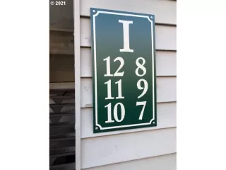 Photo #5: 21621985 Listing