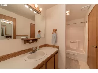 Photo #5: 21621986 Listing 