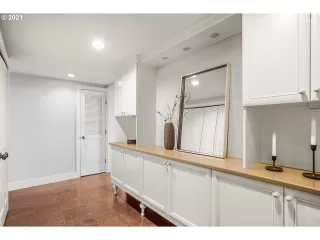 Photo #4: 21622043 Listing