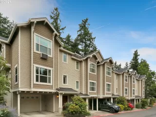 More Details about MLS # 21622226 : 1901 NE 50TH WAY