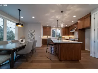 Photo #5: 21622257 Listing