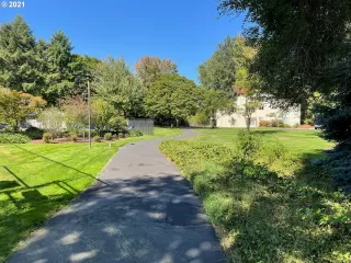 Photo #4: 21622309 Listing