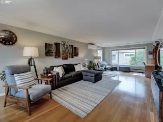Photo #4: 21622868 Listing