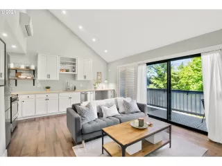 Photo #5: 21622880 Listing