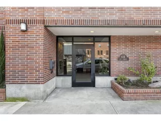 Photo #3: 21622893 Listing