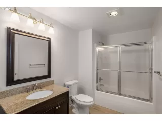 Photo #6: 21622893 Listing