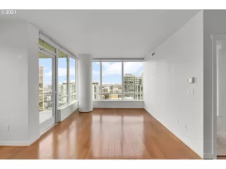 Photo #5: 21622958 Listing