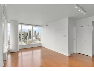 Photo #6: 21622958 Listing