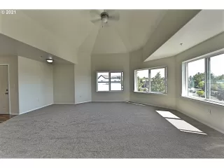 Photo #5: 21623046 Listing