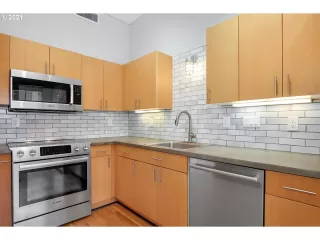 Photo #2: 21623546 Listing