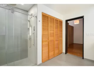 Photo #4: 21623546 Listing