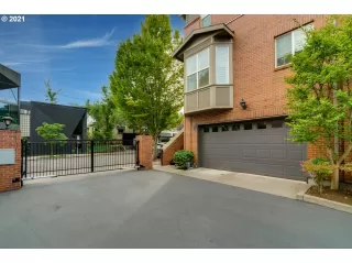 Photo #5: 21624525 Listing