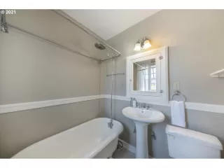 Photo #3: 21624752 Listing