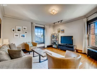 Photo #4: 21624755 Listing