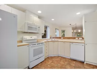 Photo #5: 21625904 Listing