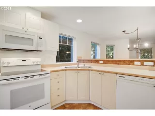 Photo #6: 21625904 Listing