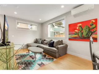 Photo #6: 21625910 Listing