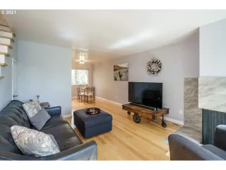 Photo #4: 21626175 Listing