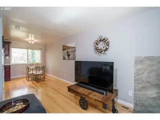 Photo #6: 21626175 Listing