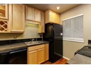 Photo #5: 21627054 Listing