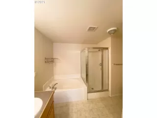 Photo #5: 21627535 Listing