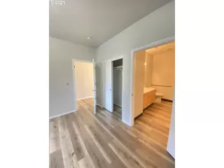 Photo #4: 21628554 Listing