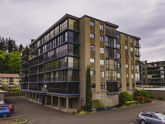 MLS: 21628834 Condo For Sale