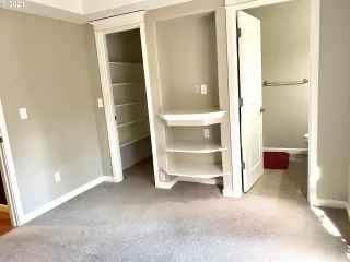 Photo #5: 21628992 Listing