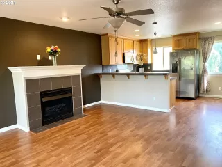 Photo #6: 21628992 Listing