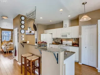 Photo #6: 21630519 Listing