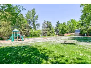 Photo #5: 21630699 Listing