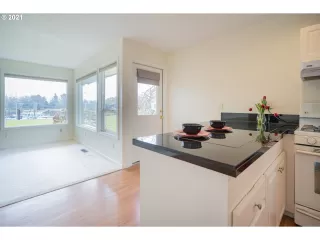 Photo #4: 21631363 Listing