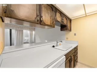 Photo #5: 21631723 Listing