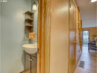 Photo #2: 21632518 Listing