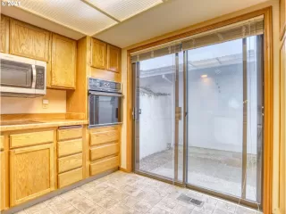 Photo #5: 21632518 Listing