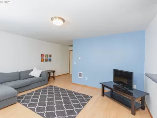 Photo #5: 21633059 Listing