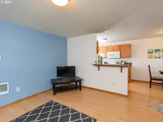 Photo #6: 21633059 Listing