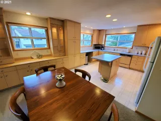 Photo #5: 21633137 Listing