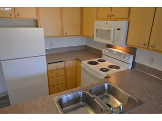 Photo #5: 21633326 Listing