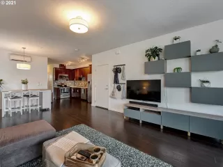 Photo #4: 21633451 Listing