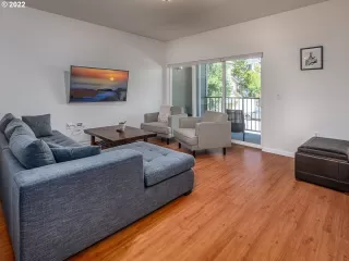 Photo #6: 21633974 Listing