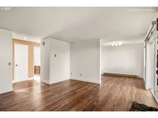 Photo #5: 21635819 Listing