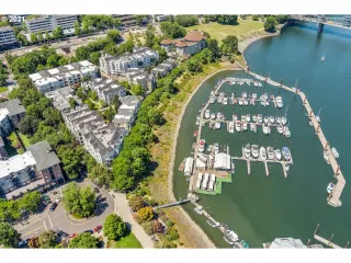 Photo #2: 21636249 Listing