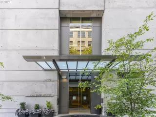 Photo #6: 21636498 Listing 