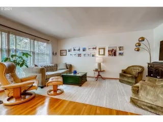 Photo #5: 21636517 Listing