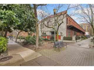 Photo #2: 21636522 Listing 