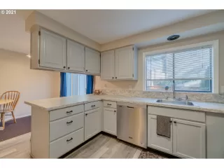 Photo #4: 21636755 Listing